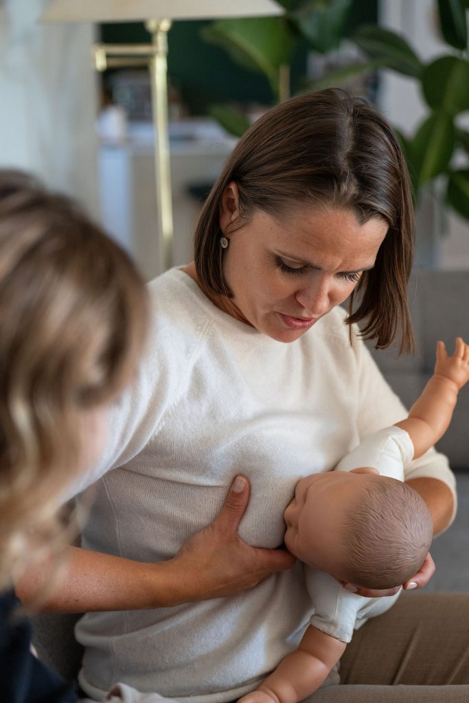 Amning eller flaskegivning kan være udfordrende.