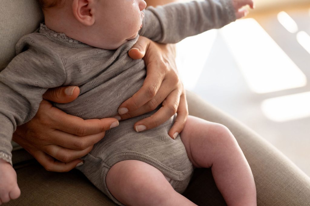 Refluks og silent refluks kan give dårlig søvn, gråd og en baby der ikke trives