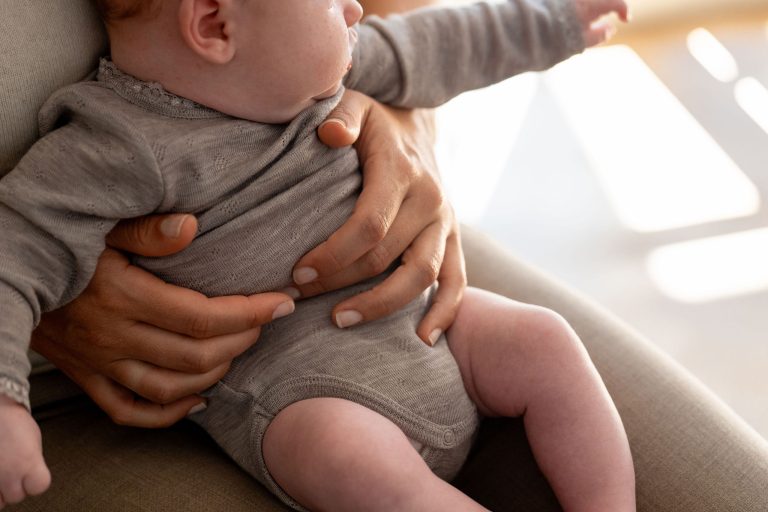 Refluks og silent refluks kan give dårlig søvn, gråd og en baby der ikke trives