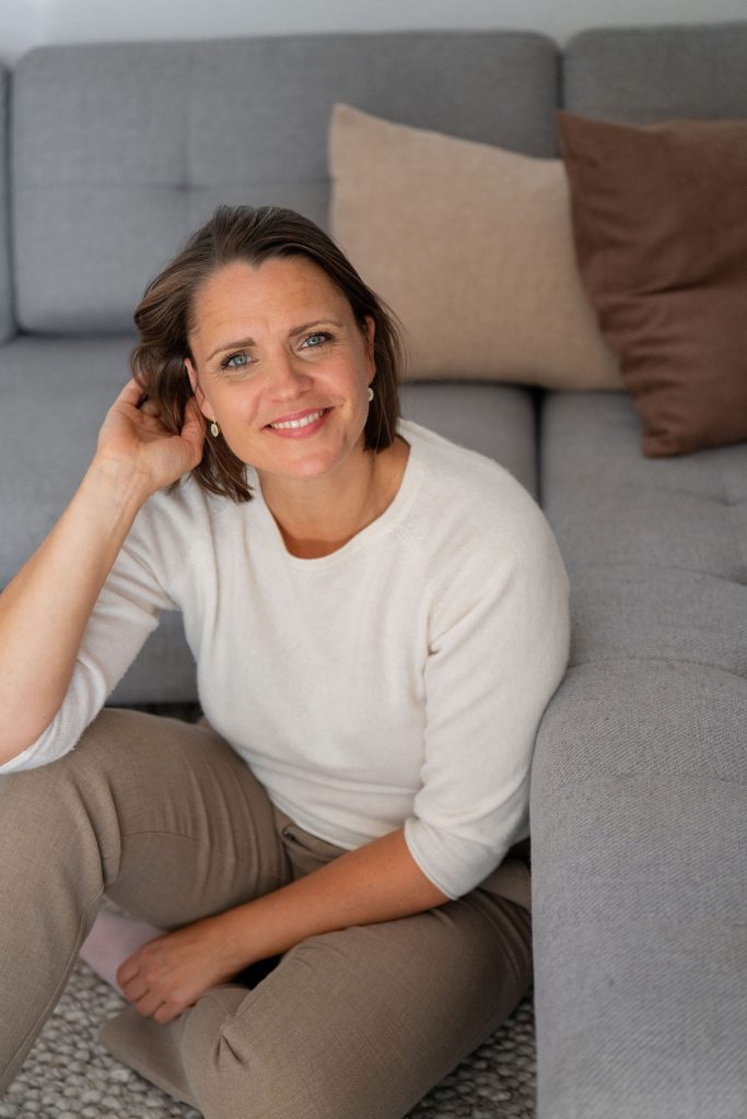 I en onlinekonsultation hos osteopat og. babybehandler Mie Lindholm får forældre en konkret plan